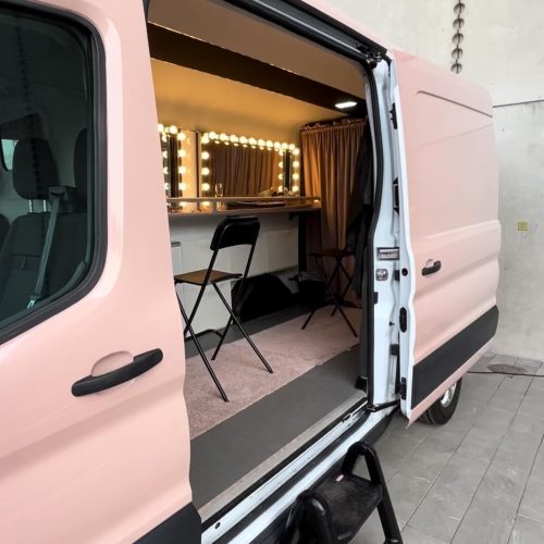 makeuptruck bil dörr öppen